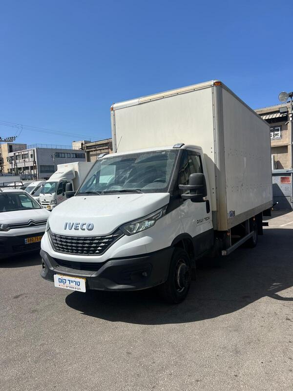 איווקו 2022 ג 7 טון עם ארגז ורמפה 1