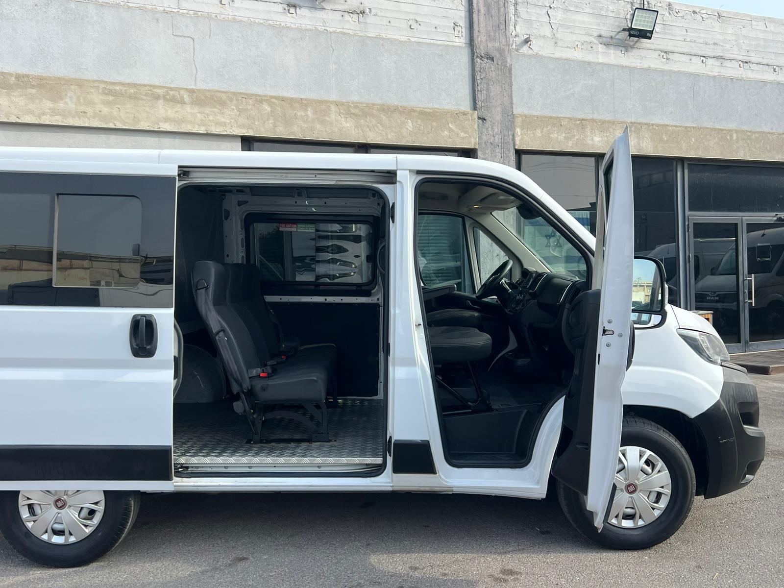 דוקאטו 2023 קצר נמוך אוטו 4