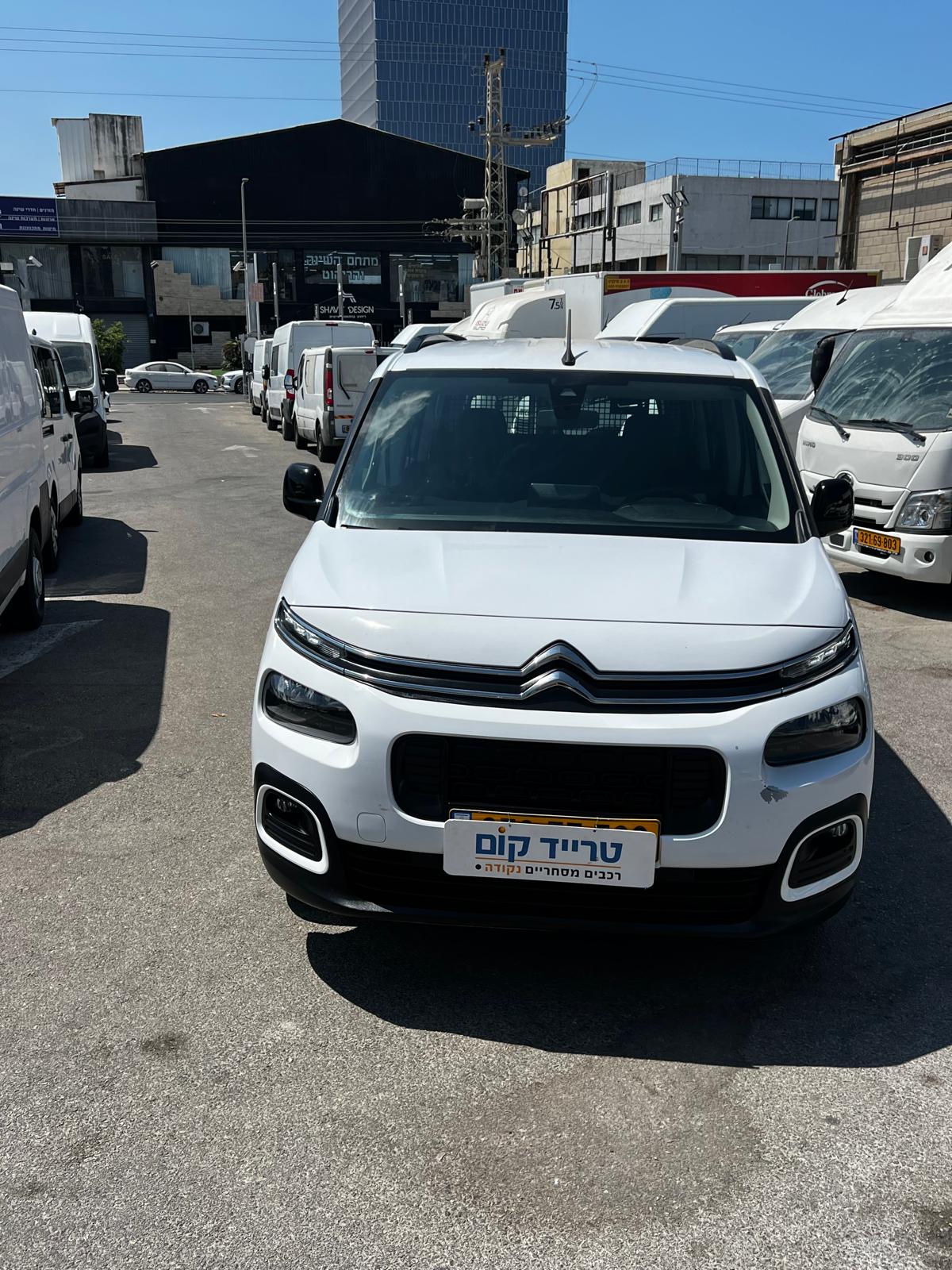 סיטרואן ברלינגו מסחרית שנת 2024 דגם SHINE PK — חזית הרכב