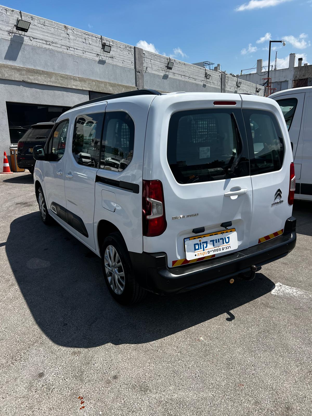 סיטרואן ברלינגו מסחרית שנת 2024 דגם SHINE PK — מבט אחורי אלכסוני