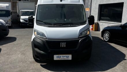 פיאט דוקאטו מסחרית שנת 2024 דגם ארוך גבוה — חזית הרכב