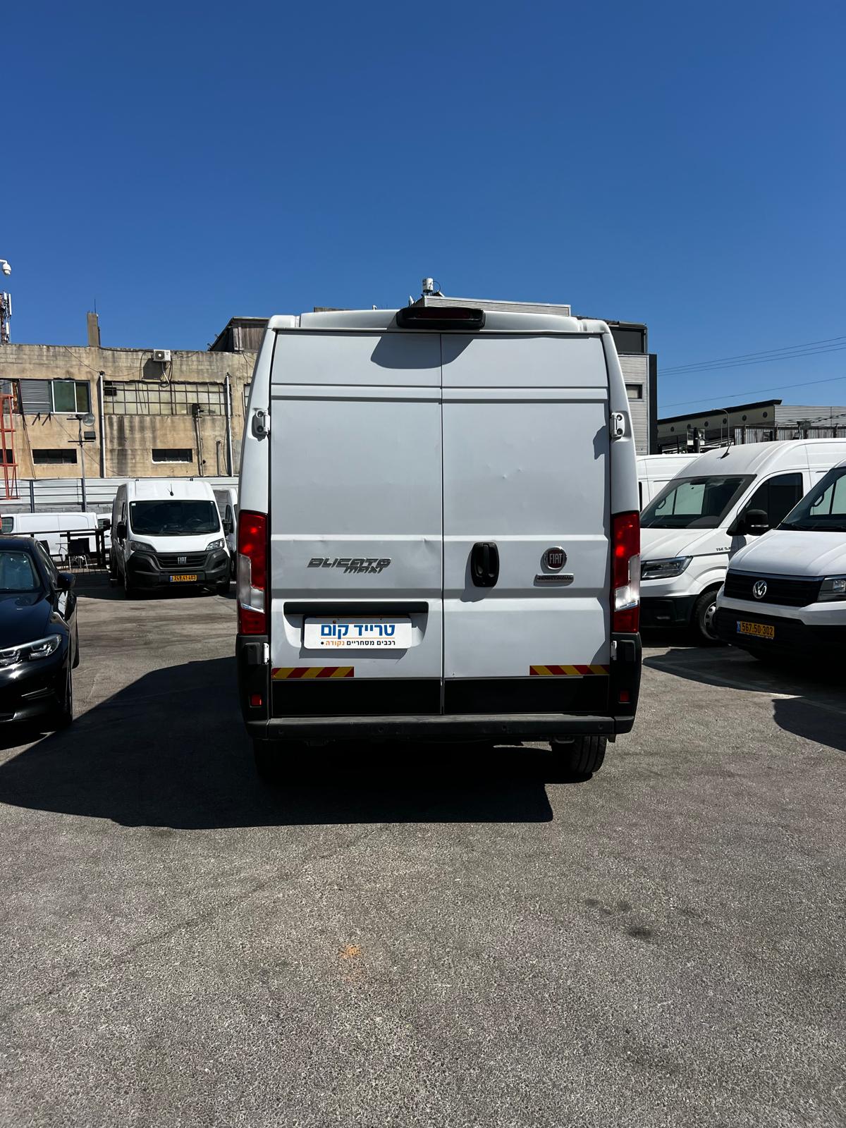 פיאט דוקאטו מסחרית שנת 2024 דגם ארוך גבוה — מבט אחורי