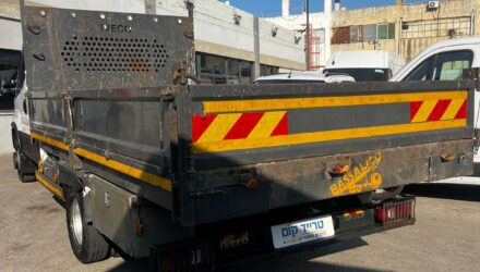 איווקו דיילי מסחרית שנת 2023 דגם דאבל קבינה 70C18 — הארגז האחורי מלמעלה