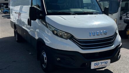 איווקו דיילי מסחרית שנת 2023 דגם ארוך גבוה 50C18 — מבט קדמי אלכסוני