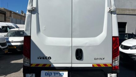 איווקו דיילי מסחרית שנת 2023 דגם ארוך גבוה 50C18 — מבט אחורי