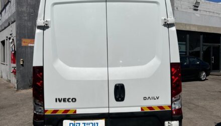 איווקו דיילי מסחרית שנת 2023 דגם בינוני גבוה 50C18 — מבט אחורי