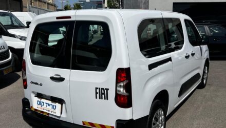 פיאט דובלו מסחרית שנת 2025 דגם 7 מקומות — מבט אחורי באלכסון