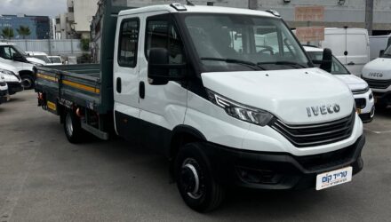 איווקו דיילי מסחרית שנת 2025 דגם דאבל קבינה 70C18 — מבט קדמי באלכסון משמאל