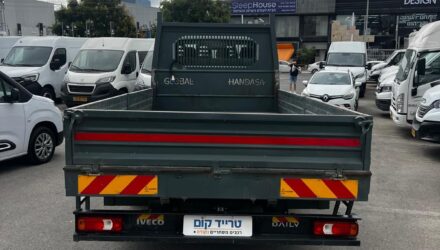 איווקו דיילי מסחרית שנת 2025 דגם דאבל קבינה 70C18 — מבט מאחור