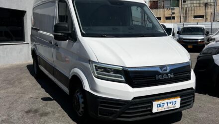 מאן TGE מסחרית שנת 2021 דגם בינוני גבוה עם רמפה הידראולית — מבט קדמי באלכסון